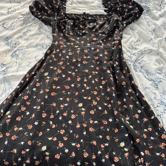 Black Floral Puff Sleeve Midi Dress - Picture 2 of 6